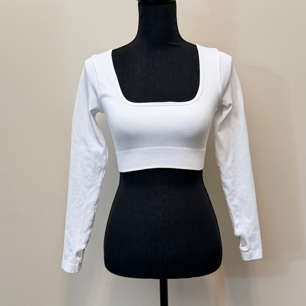 OQQ Women S Ribbed Long Sleeve Crop Top White Scoop Neck Thumbhole Activewear